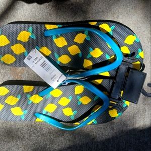 Lemon print flip flops size 11